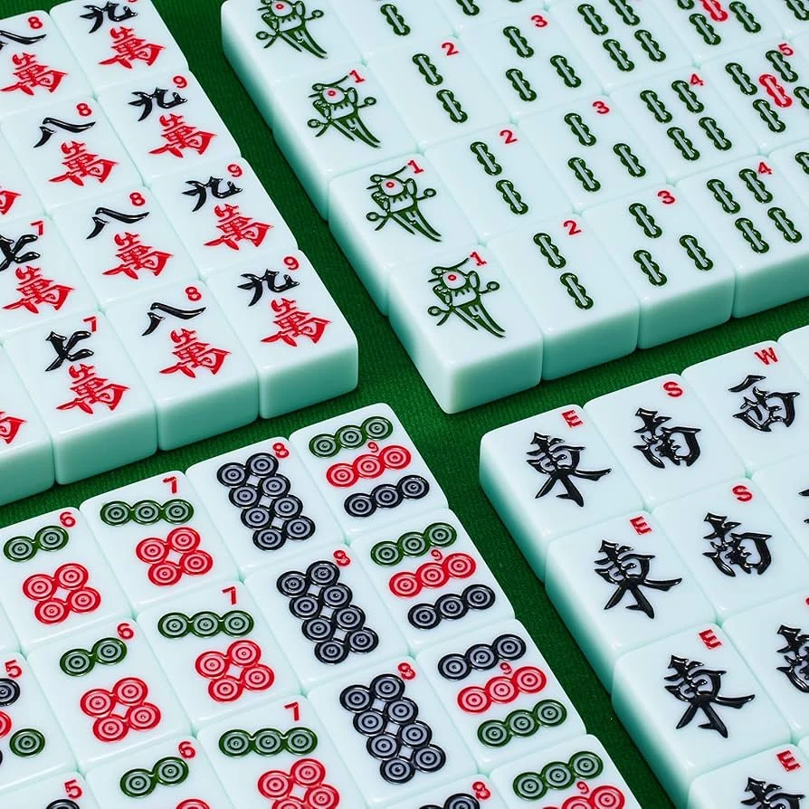 888集团传统麻将牌面特写，展现精美的牌面设计
